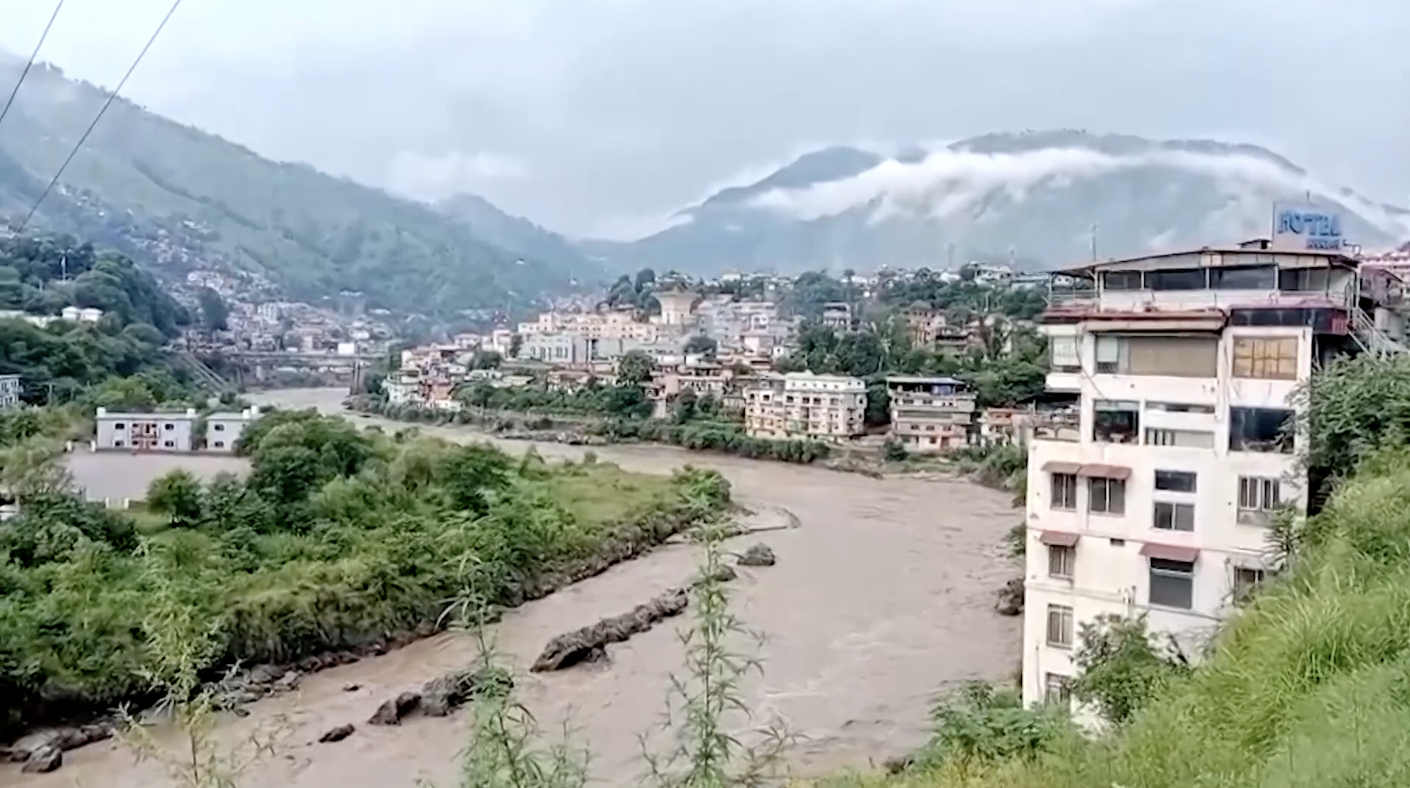 More than 300 people dead in Pakistan after heavy rains, floods